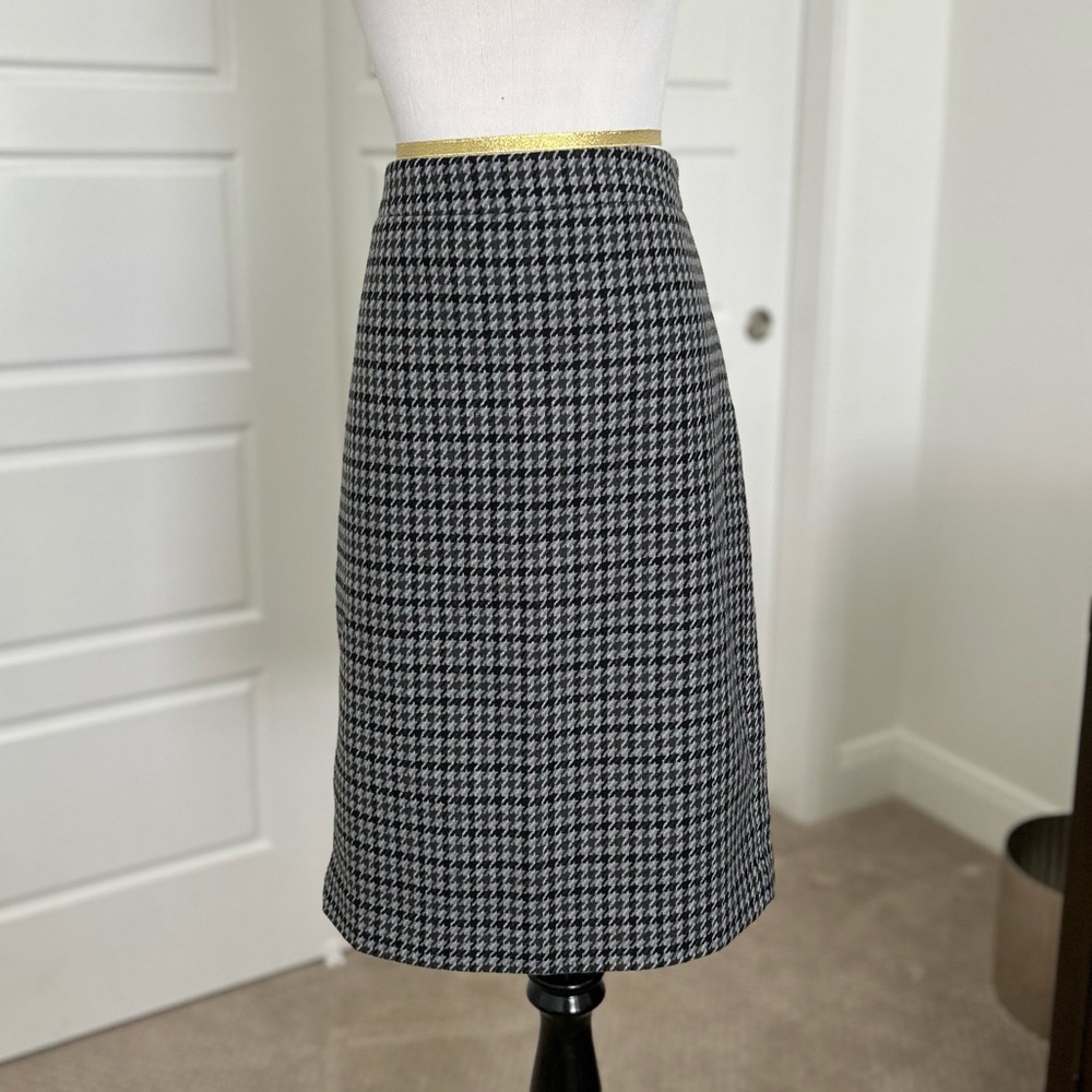 J. Crew Black and Gray Houndstooth Knee Length Pencil Skirt Size 8